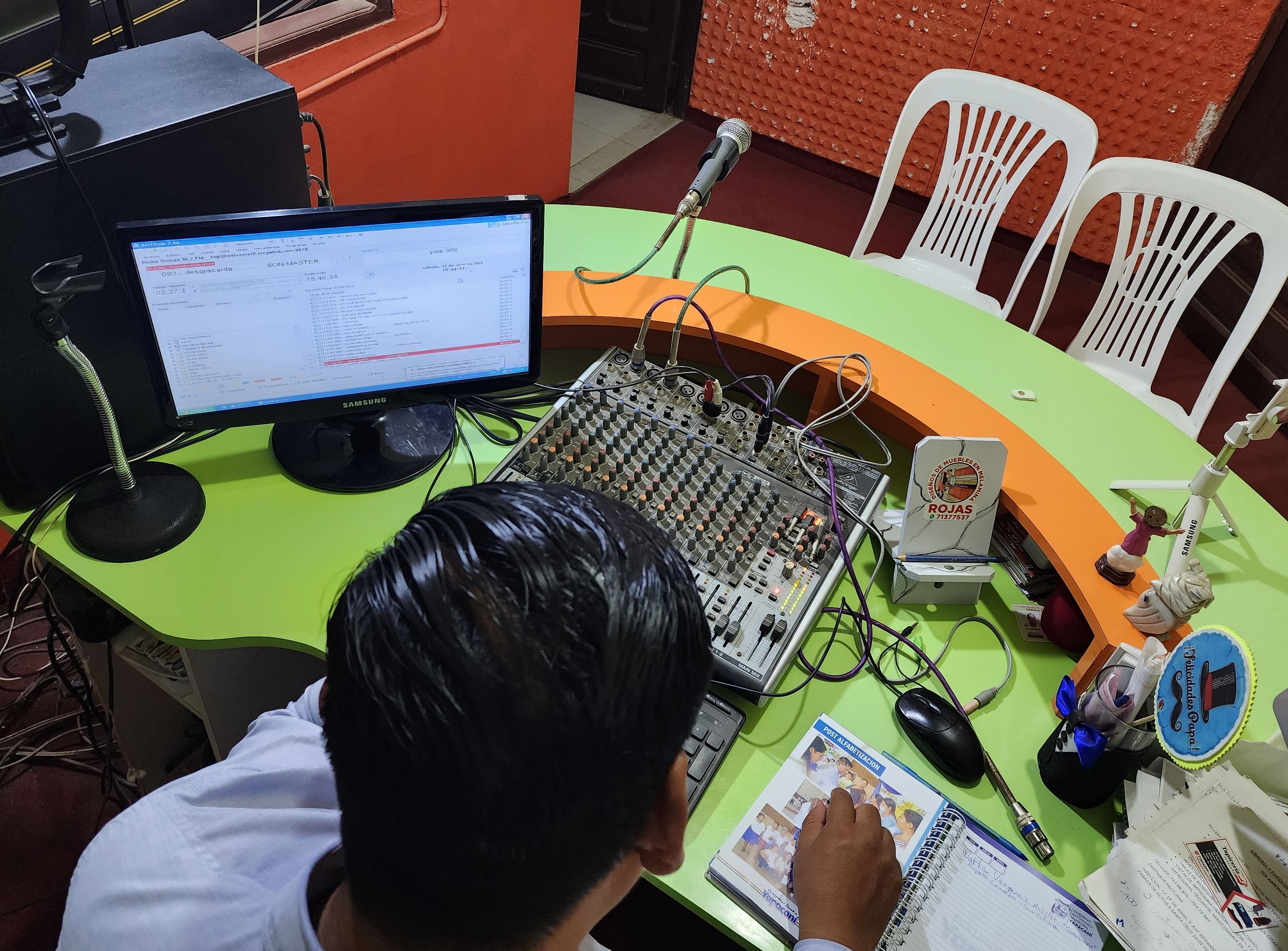 Estudio de transmisión de Radio Televisión Omega, en Yapacaní.