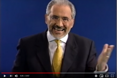 Una captura del video original sobre la propaganda para las elecciones generales de 2002. 